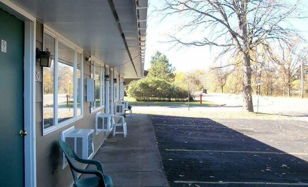 Forest Lake Motel Grand Rapids Esterno foto